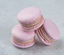 Макарун Клубничный йогурт