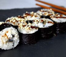 Классический ролл с угрем