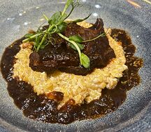 Говяжьи щечки с ризотто из булгура и соусом демиглас