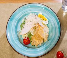 Салат Цезарь с курицей