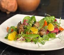 Теплый салат с куриной печенью