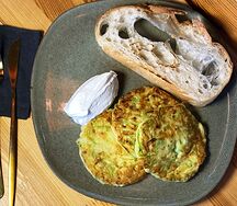 Драники из кабачков со сливочным кремом