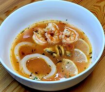 Томатный суп с морепродуктами