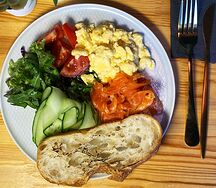 Скрэмбл с лососем