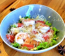 Салат Цезарь с креветками