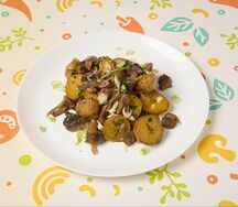 Молодой картофель с грибами