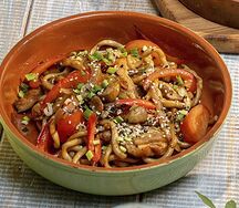 Жареный лагман с цыпленком