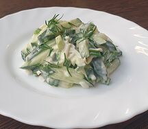 Салат из огурцов с яйцом