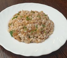 Перловая крупа отварная с жареным луком