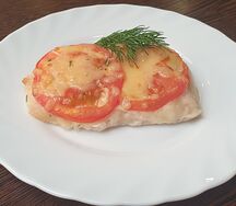 Индейка, запеченная с помидором