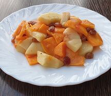 Запеченная тыква с яблоком и изюмом