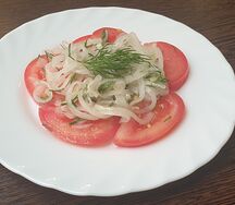 Помидоры с луком