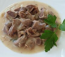 Куриные потрошка в сливочном соусе