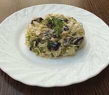 Салат из капусты с черносливом и грецким орехом