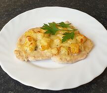 Куриное филе, запеченное с грушей и киви