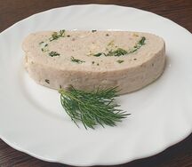 Рулет из индейки со шпинатом и яйцом
