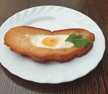 Гренка с яйцом