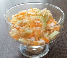 Салат из сельдерея с морковью и ананасом