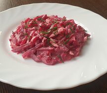 Салат из свеклы с чесноком и сыром