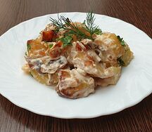 Картофель, тушенный с грибами