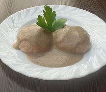 Биточки с грибным соусом