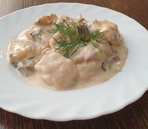 Курица с грибами в сметане