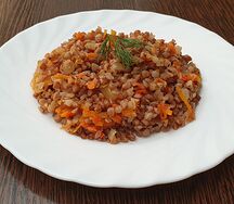 Гречка с луком и морковью