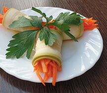 Рулетики из маринованных кабачков с морковью по-корейски