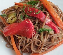 Гречневая лапша с овощами