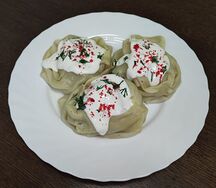 Манты по-узбекски со сметаной