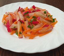 Салат из редиса с морковью