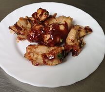 Курица, обжаренная под кисло-сладким соусом