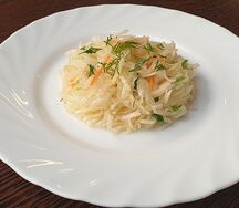 Салат из квашеной капусты