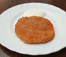Моцарелла, жаренная в сухарях