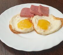 Яичница с ветчиной