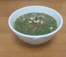 Окрошка мясная на квасе со сметаной