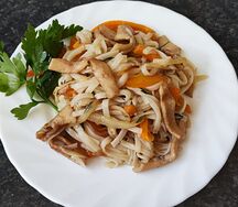 Лапша китайская с кальмарами