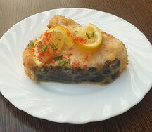 Стейк зубатки на кости