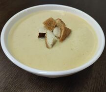 Суп-крем из цветной капусты с гренками