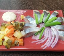 Сельдь с гарниром
