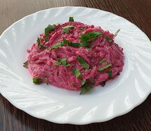 Салат из свеклы с чесноком