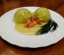 Фрикадельки куриные со шпинатом с сырным соусом