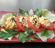 Помидоры с сыром и чесноком