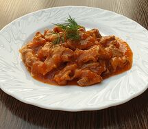 Куриные потрошка в томатном соусе
