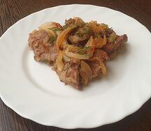 Жареная куриная печень с луком