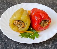 Перец, фаршированный рисом и грибами