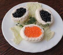 Яйцо с икрой из морских водорослей