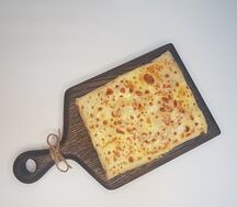 Блин с сыром, чесноком и яйцом