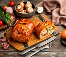 Кулебяка овощная с курицей и грибами