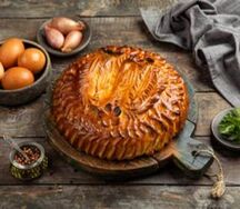 Пирог мясной с яйцом и луком